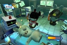 Review Rayman Raving Rabbids 2: Een voorbeeld van een minigame: Konijntjes zijn geen goede dokters.