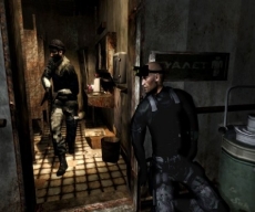 Review Tom Clancy’s Splinter Cell Double Agent: Even rustig naar het toilet gaan zit er niet in voor Sam Fisher.