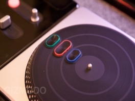 And the very beautiful turntable that acts as a controller.