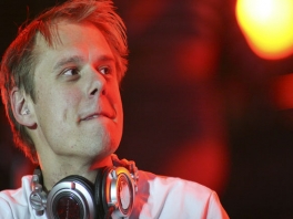 <a href = https://www.mariowii.nl/wii_spel_info.php?Nintendo=In_the_Mix_featuring_Armin_van_Buuren>Armin van Buuren</a>, één van de meest bekende DJ’s ter wereld, speelt de hoofdrol in dit spel.